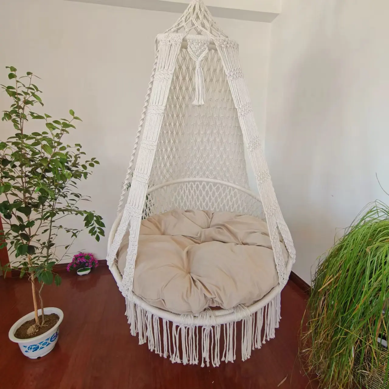 Large Hand-woven Cotton Rope Hanging Chair