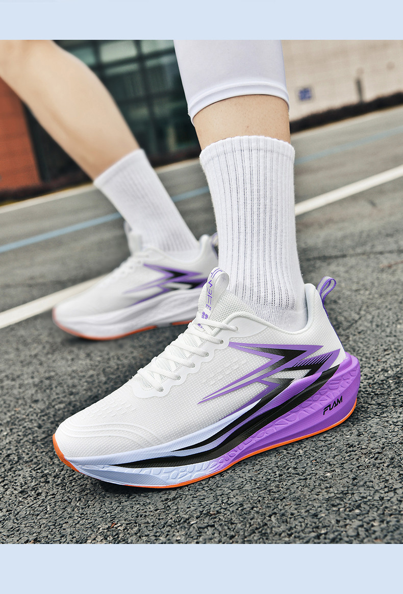 Carbon plate running shoes for road running