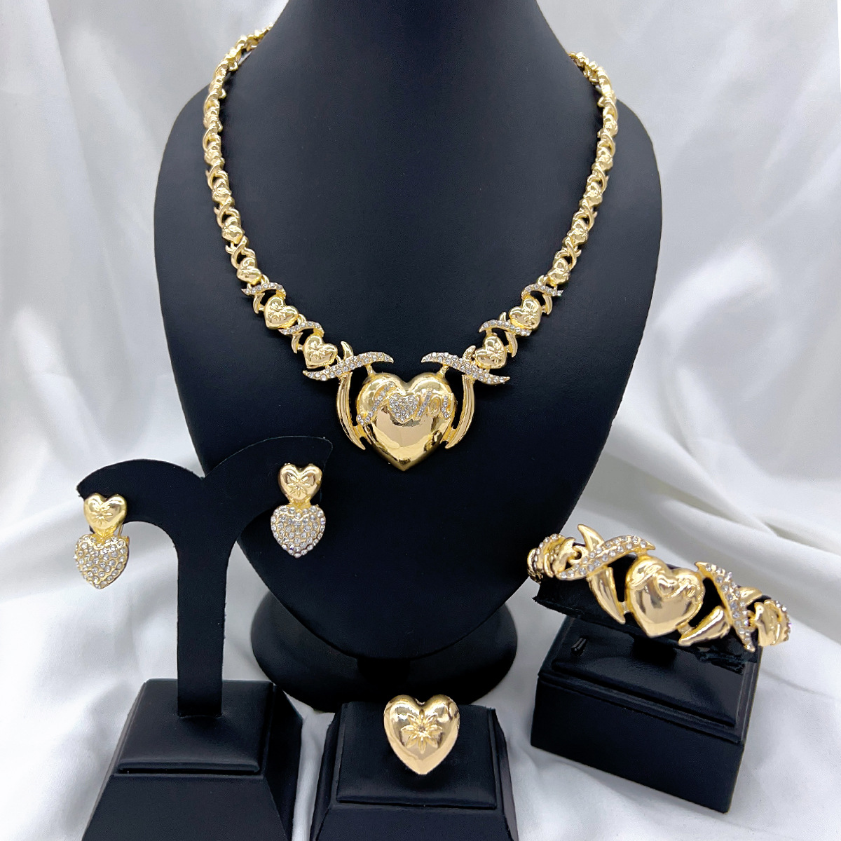 Classic XO Jewelry Four-piece Set