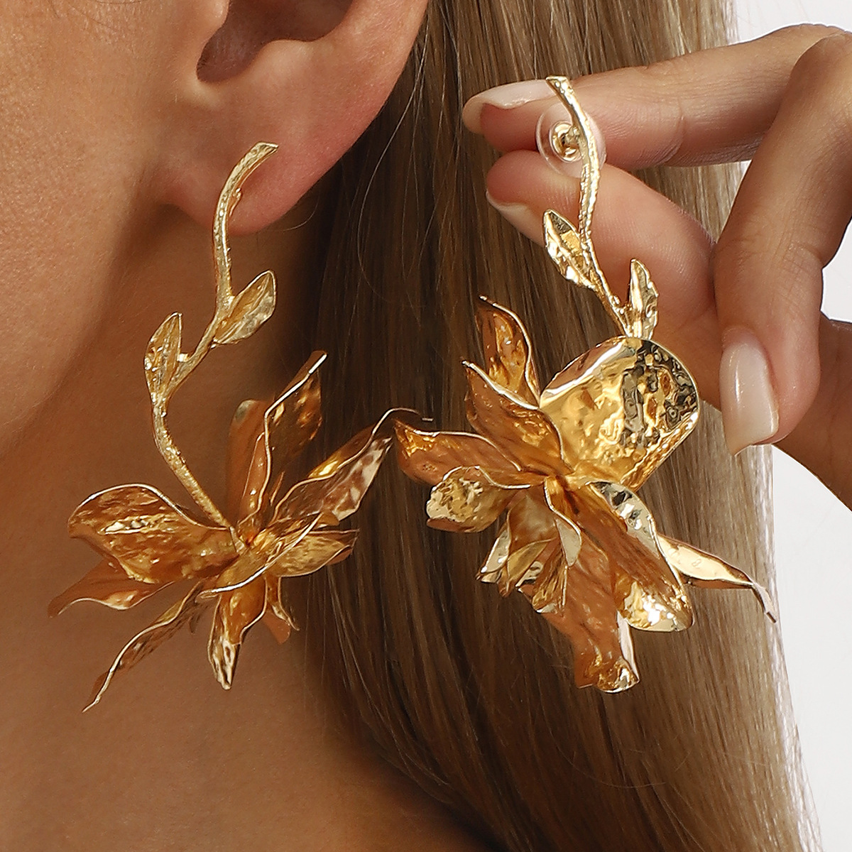 Retro-style Earrings For Women Creative Metal Floral Design