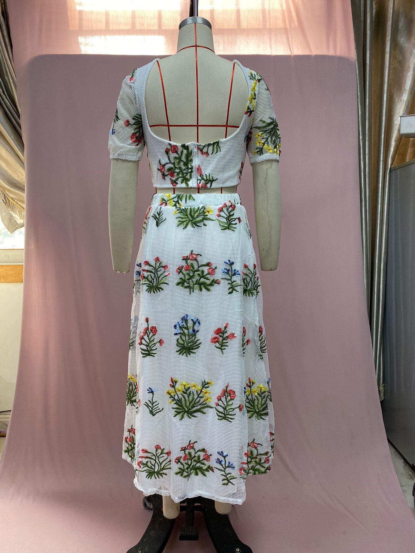 Women's Fitted Waist Backless Embroidered Skirt Two-piece Set