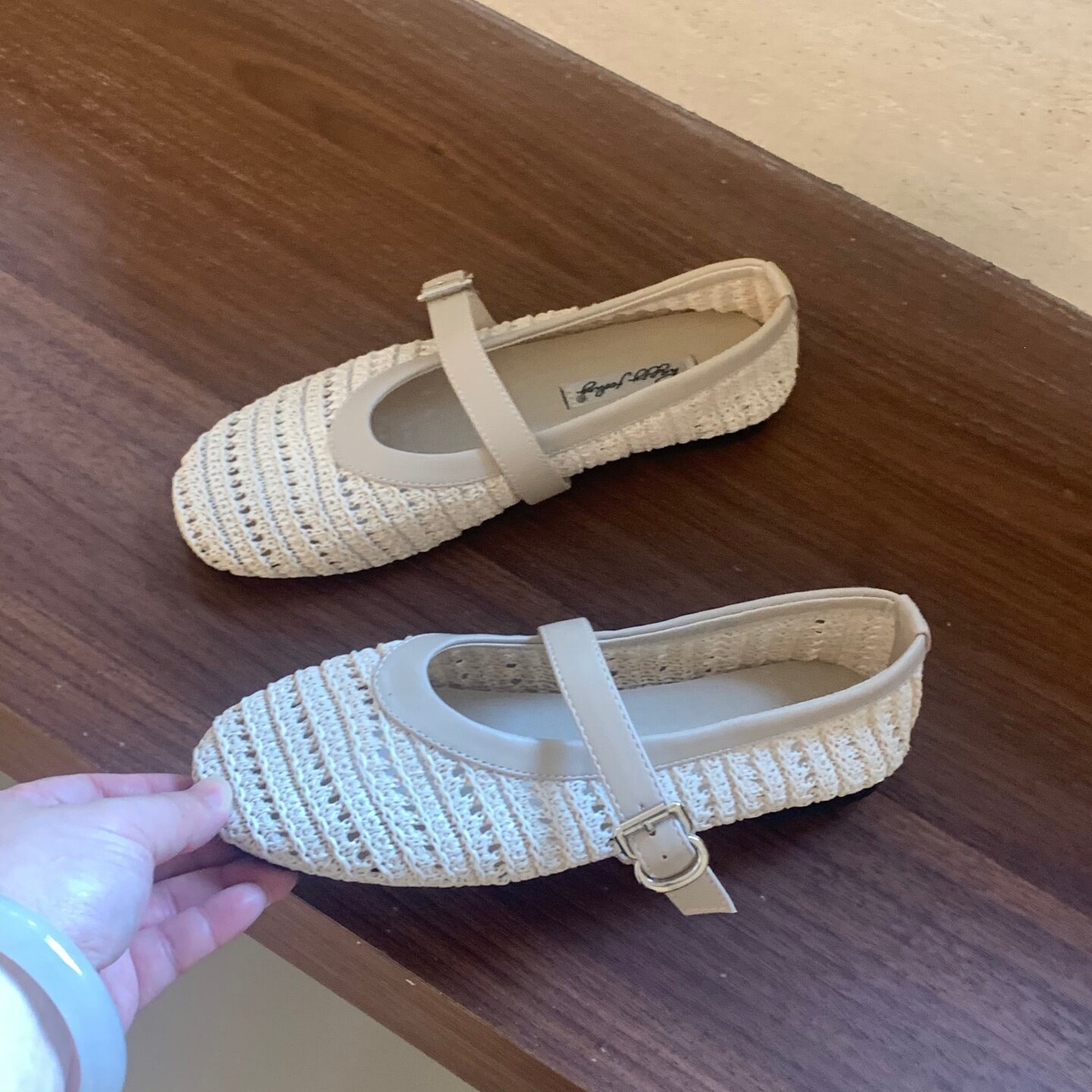 Womens Retro Niche Hollow-out Ballet Flats