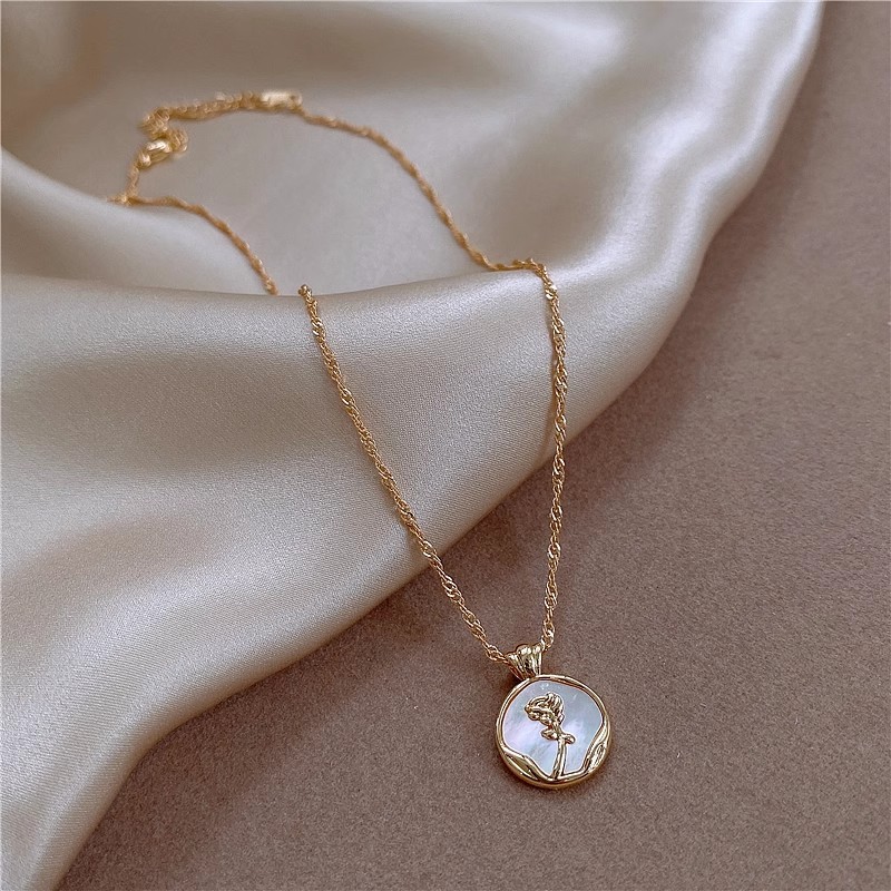 High-end Gold Pendant Titanium Steel Necklace Accessory