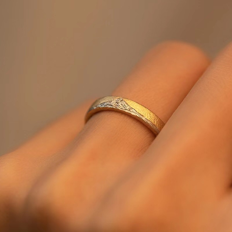 Rizhao Jinshan Ring Mountain Couple Niche Personality