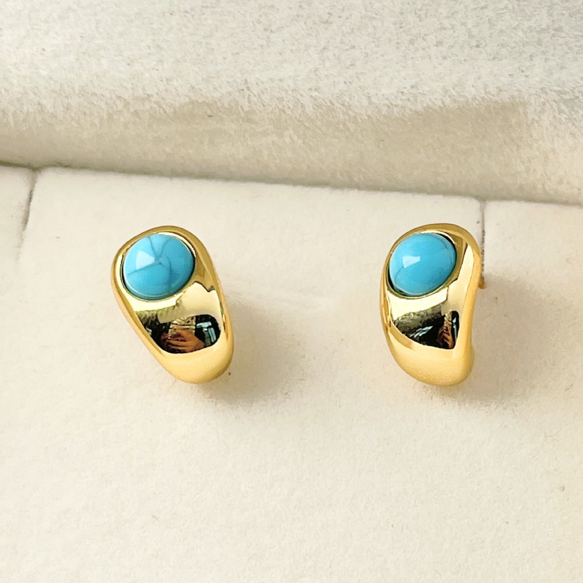 Mid-Period Natural Blue Turquoise Style Zircon Stud Earrings