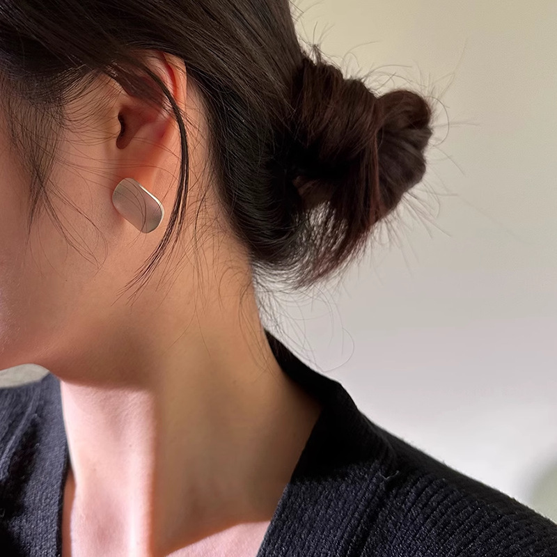 Women's Fashion Uneven Curved Surface Frosted Earrings