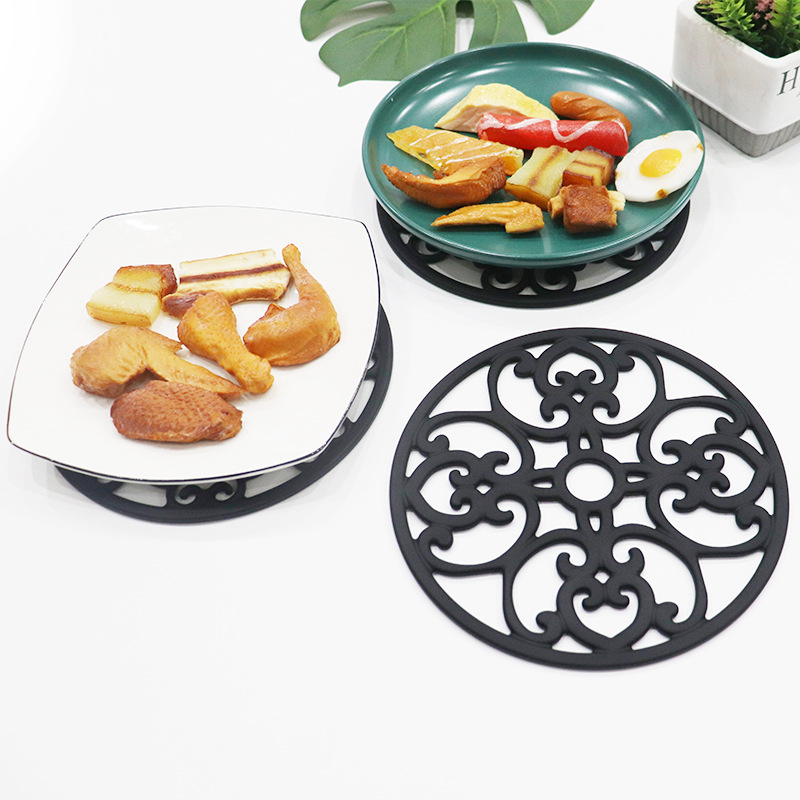Thickened Round Silicone Placemat With Hollowed-out Heat-insulating Pad