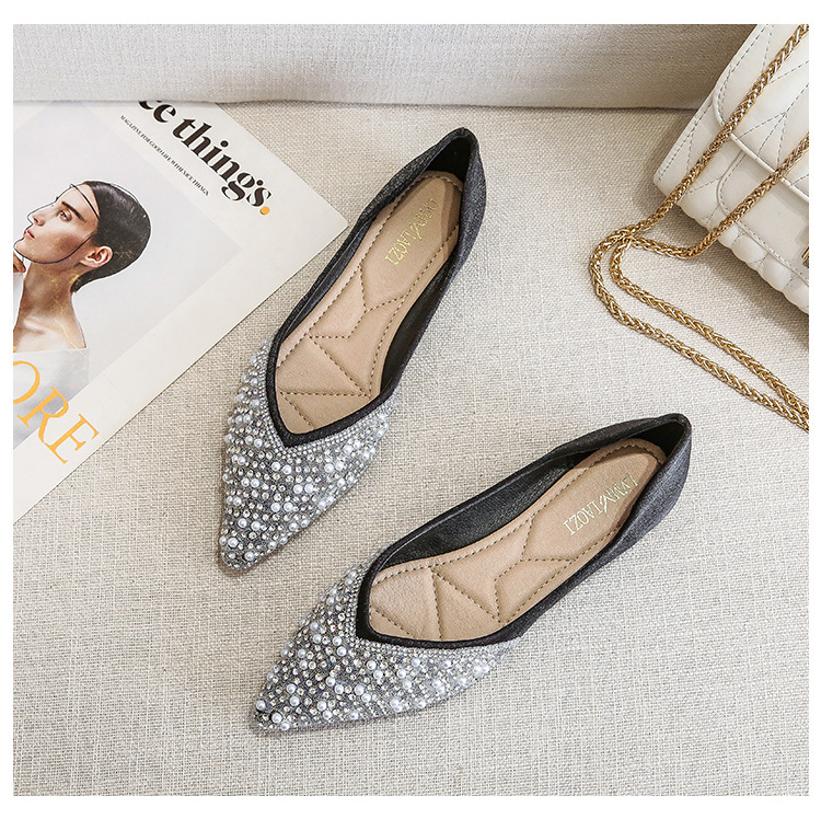 Title 9, Sapatos flat femininos com design scoop e stras...