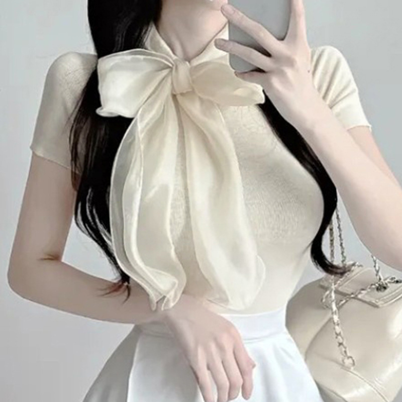 Figure-flattering Knitted Womens T-shirt With Fluttering Straps And Short Sleeves