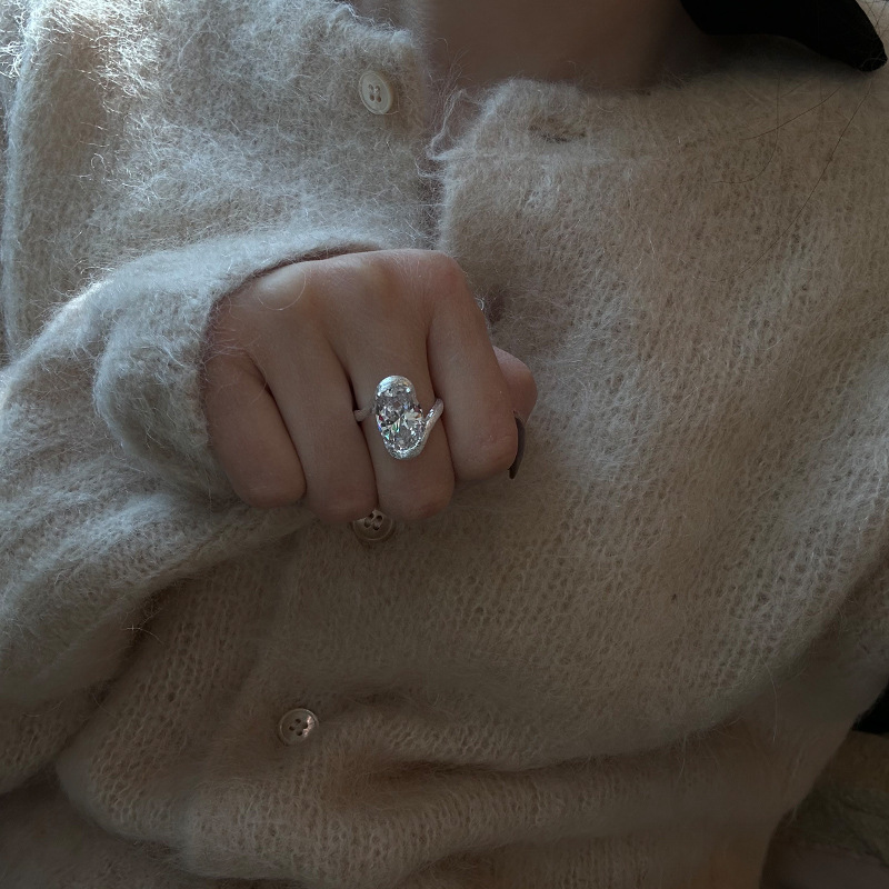 Womens Simple And Elegant Aurora Oval Ring