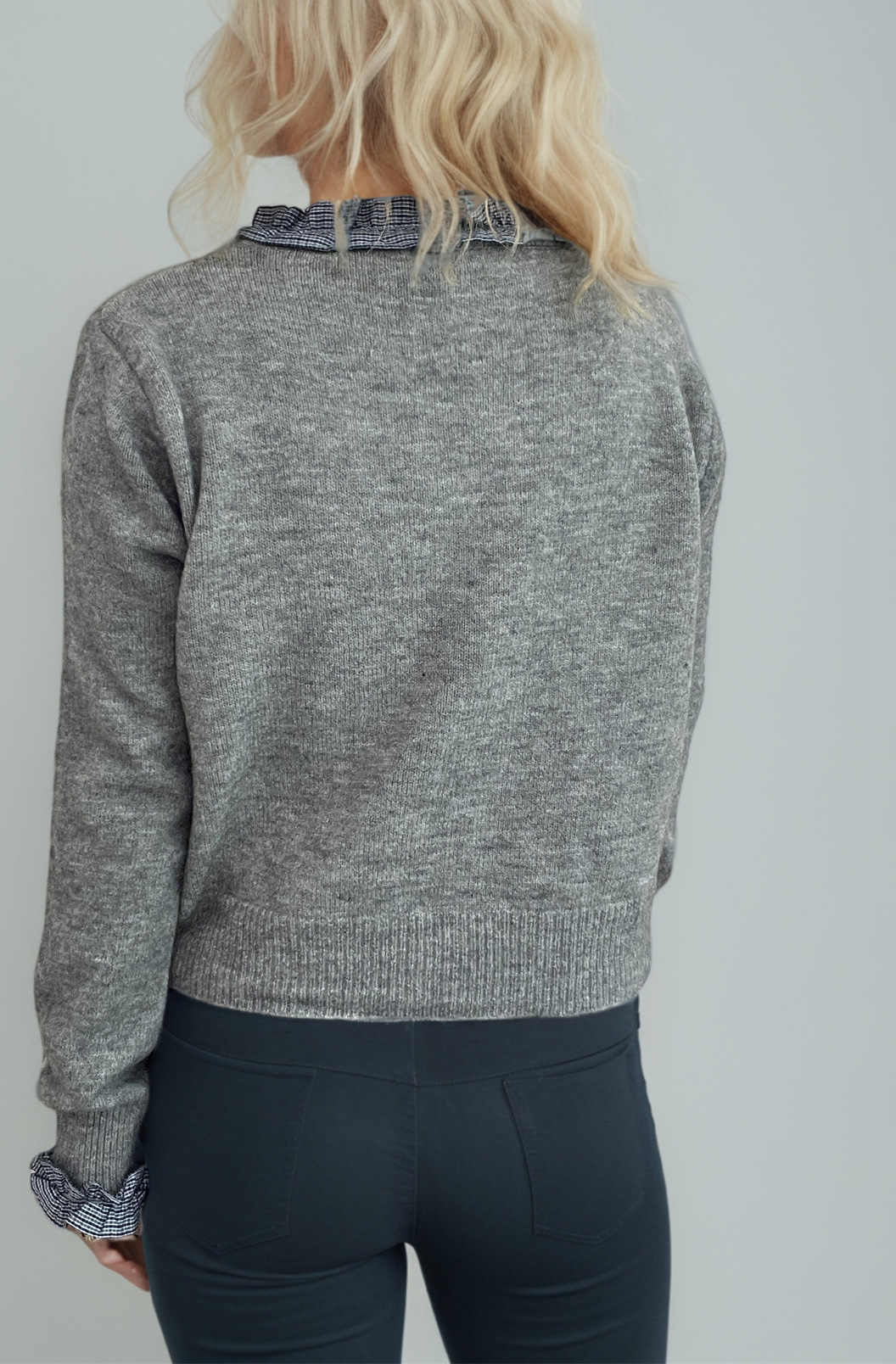 Damen-Cardigan – Tragebeispiel mit Tasche