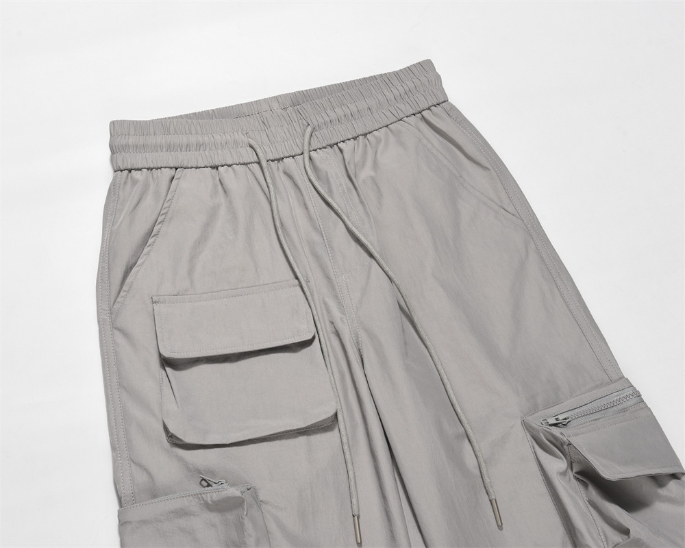 بنطلون كارغو رجالي فضفاض متعدد الجيوب بتصميم عصري