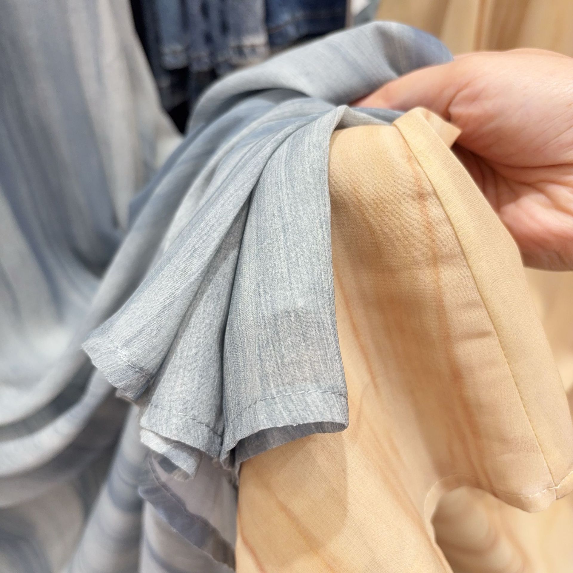 A Loose-fitting Dress With A Waist-cinching Design That Flatters Your Figure And Feels Incredibly Comfortable