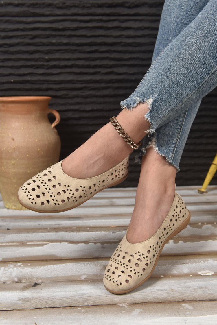 Women's leather pumps – lifestyle casual styling