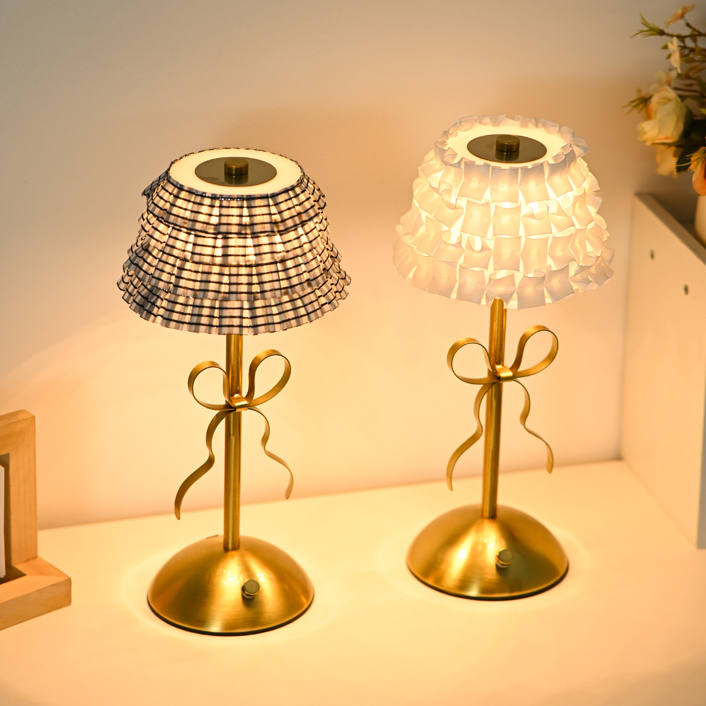 Bow-Tie Desk Charging Lamp