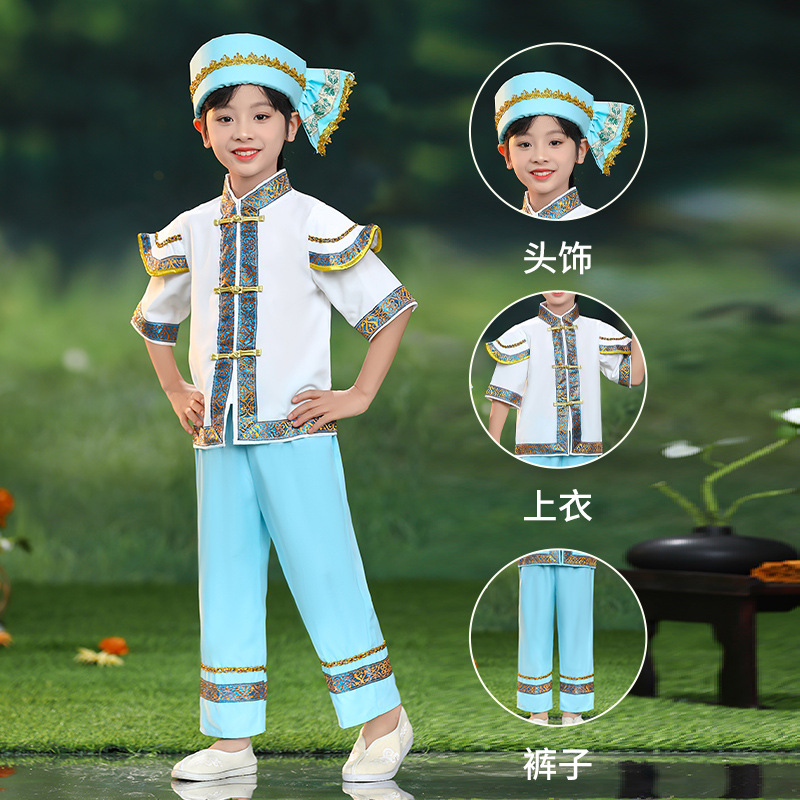 Dai Ethnic Clothing For Men, Women, And Children At The Yunnan Water-Splashing Festival — foto 10