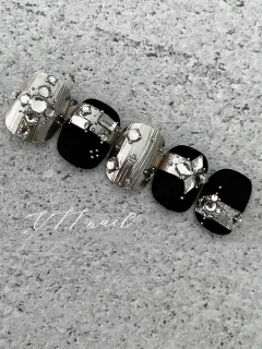 Hand-worn Nail Patch Short Autumn And Winter - Black Silver Glossy Surface - View 1