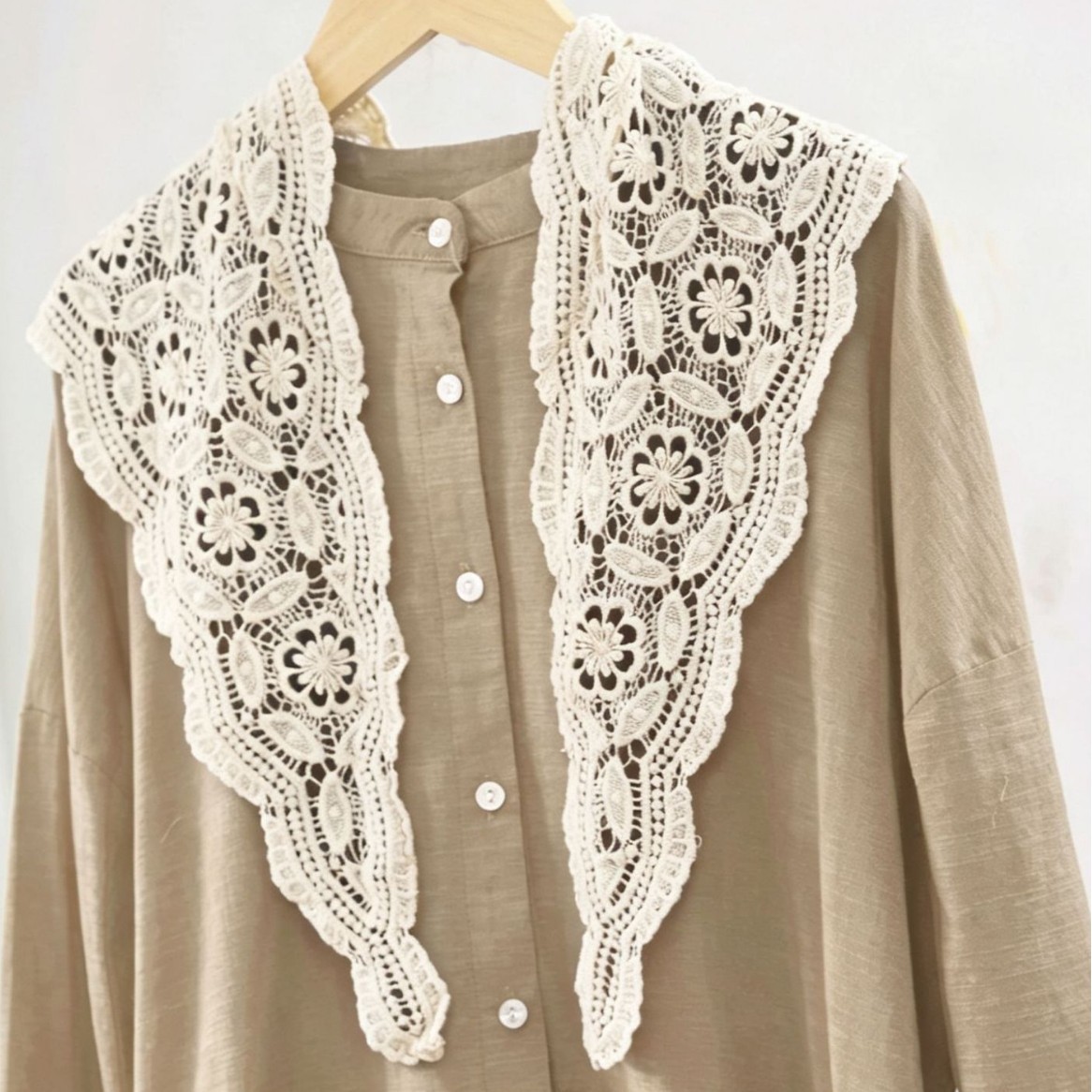 Womens New Hollow-Embroidered Crochet Triangle Shawl Sun-Protection Scarf
