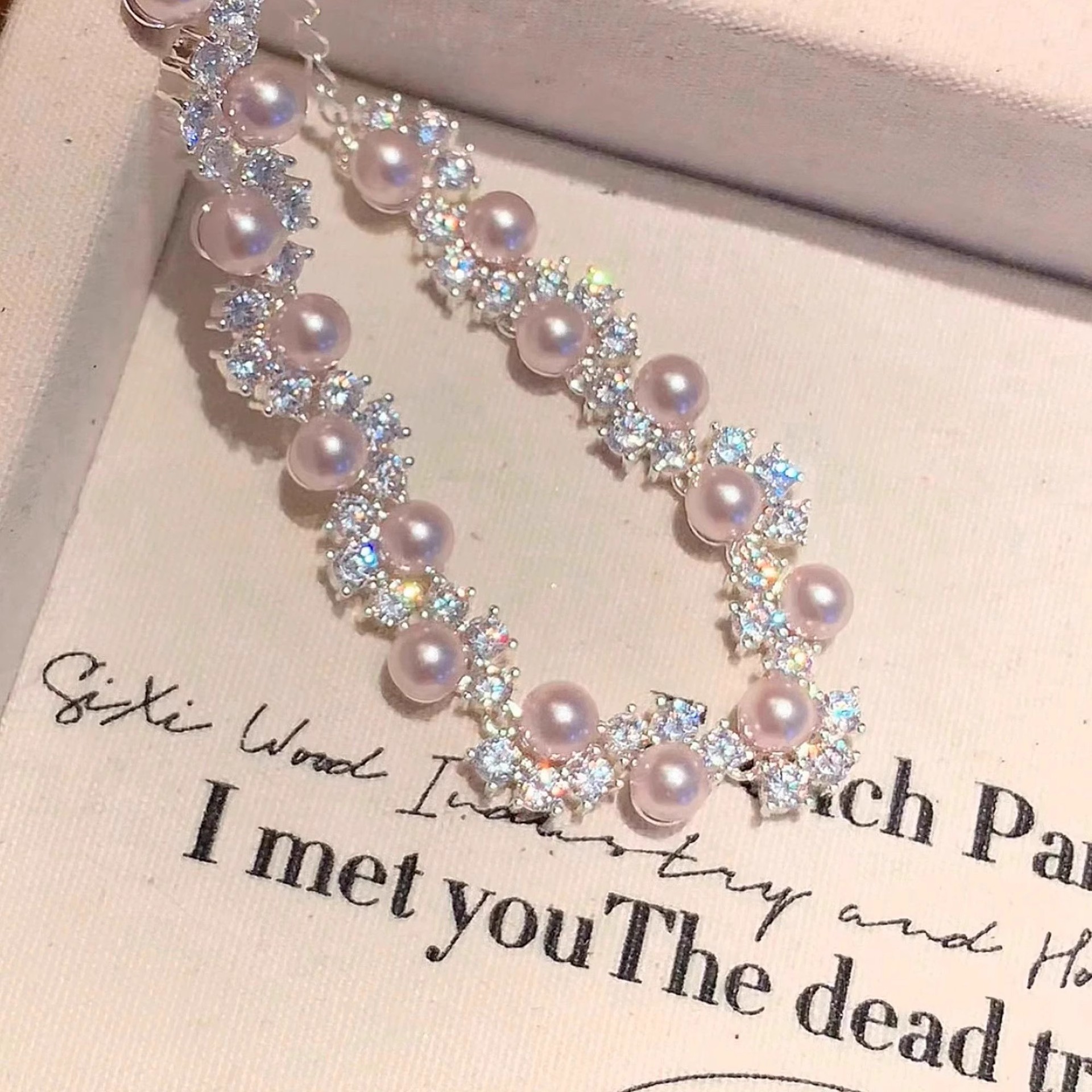 Exquisite French-style Sparkling Diamond And Pearl Bracelet For Women
