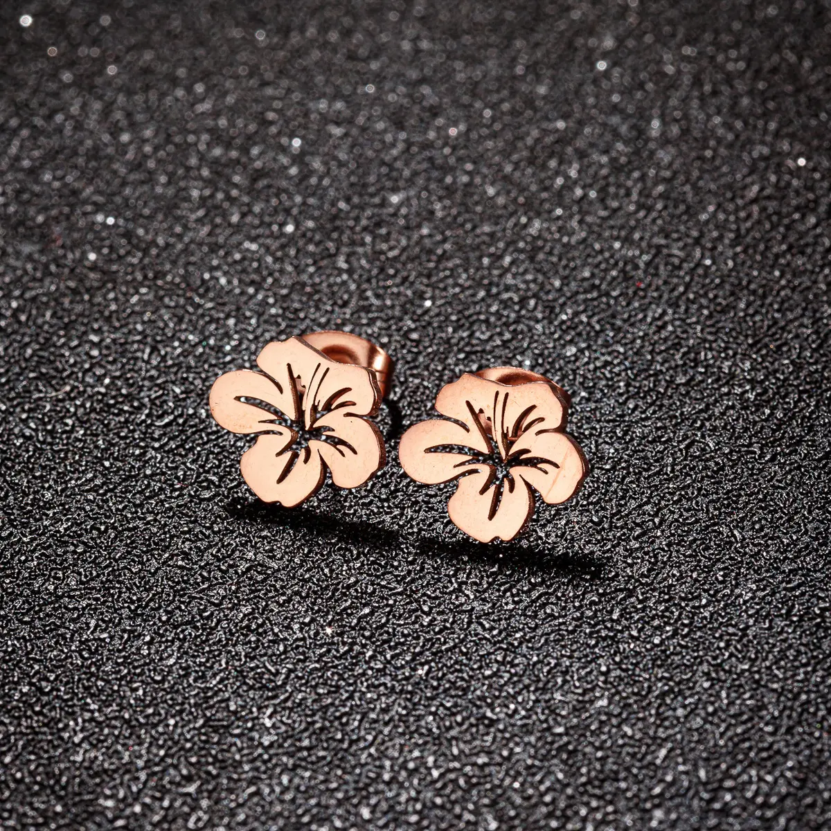 Fashionable And Elegant Stainless Steel Hollow Flower