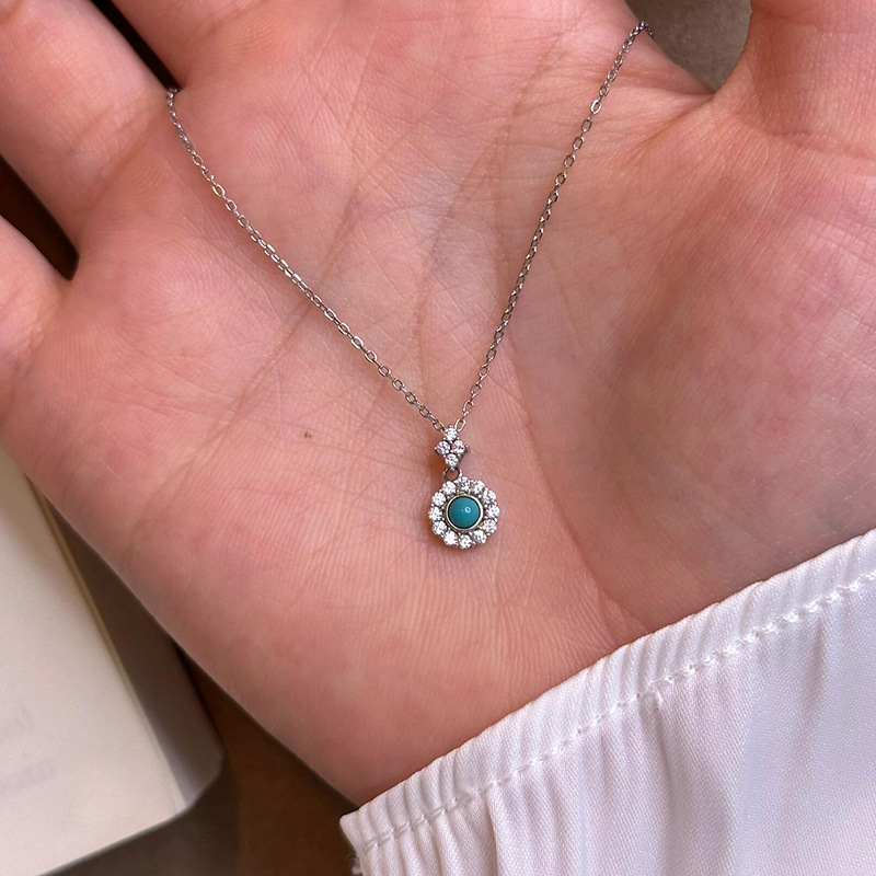Exquisite Small Zircon Necklace Ornament Women's Simple