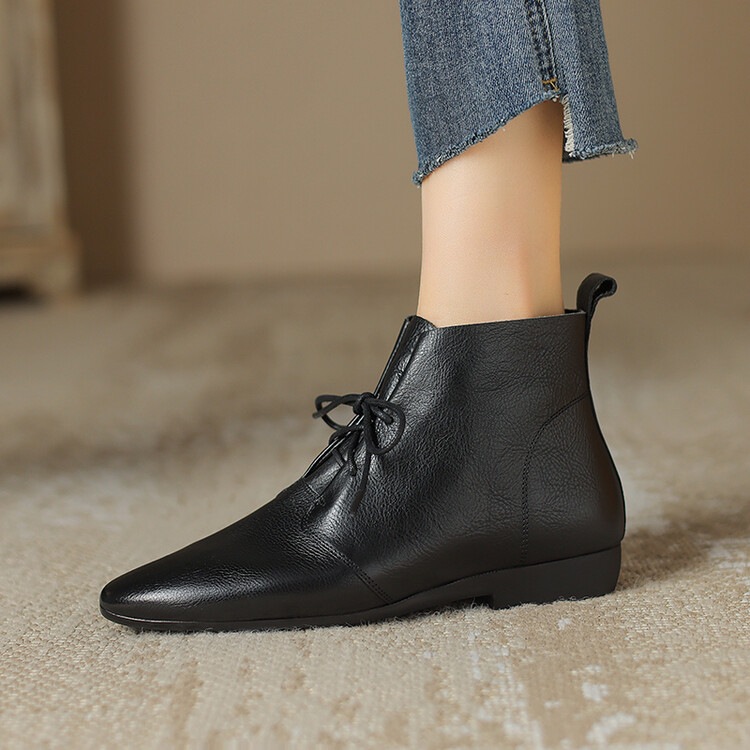 Versatile Casual Ankle Boots With A Round Toe And Flat Sole In A Vintage Style