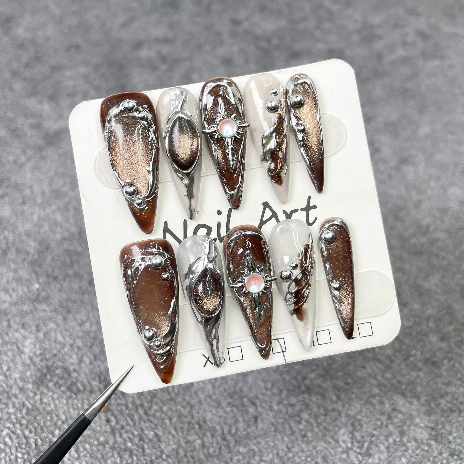 Nail Art Stickers With A Metallic Embossed Cat-eye Effect