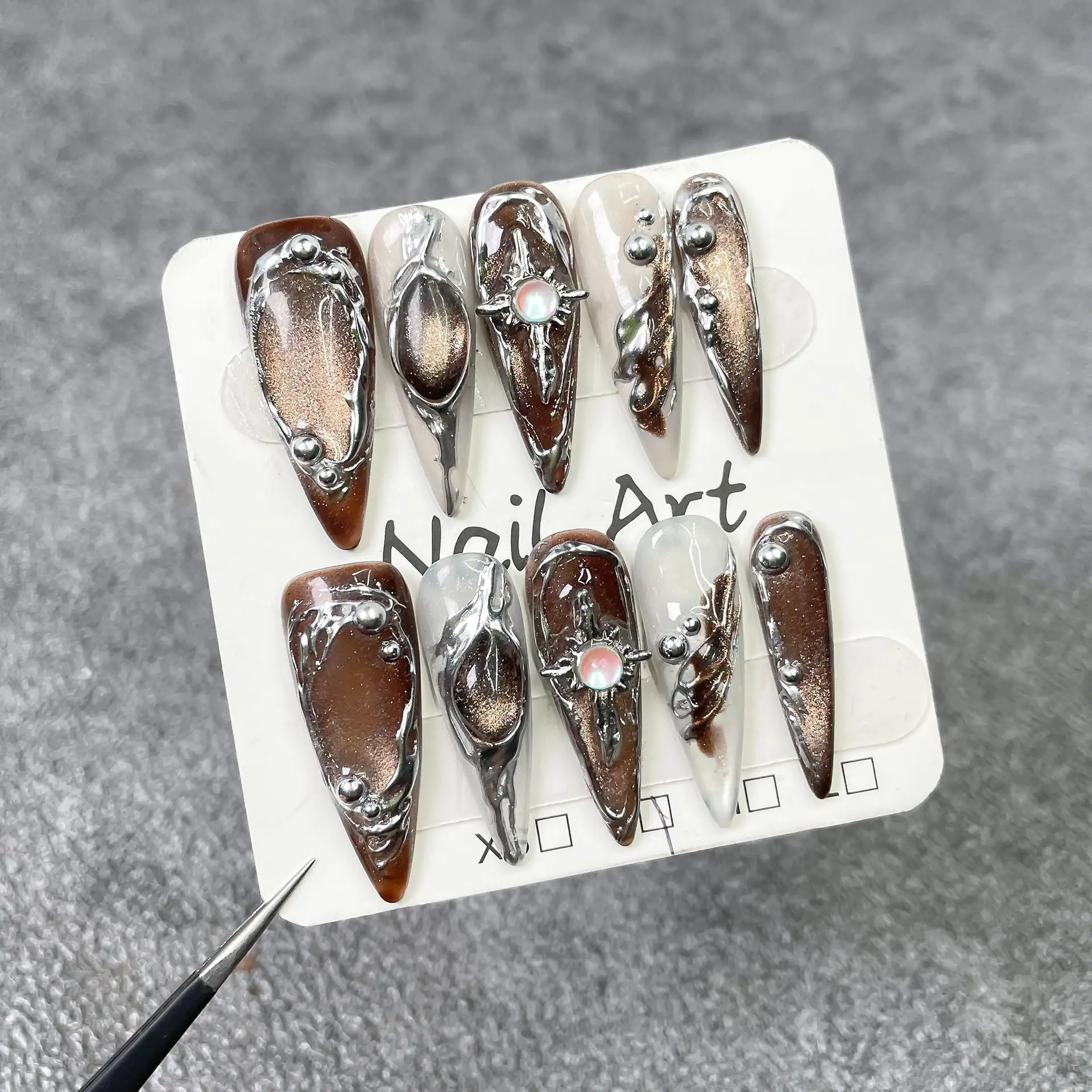 Nail Art Stickers With A Metallic Embossed Cat-eye Effect