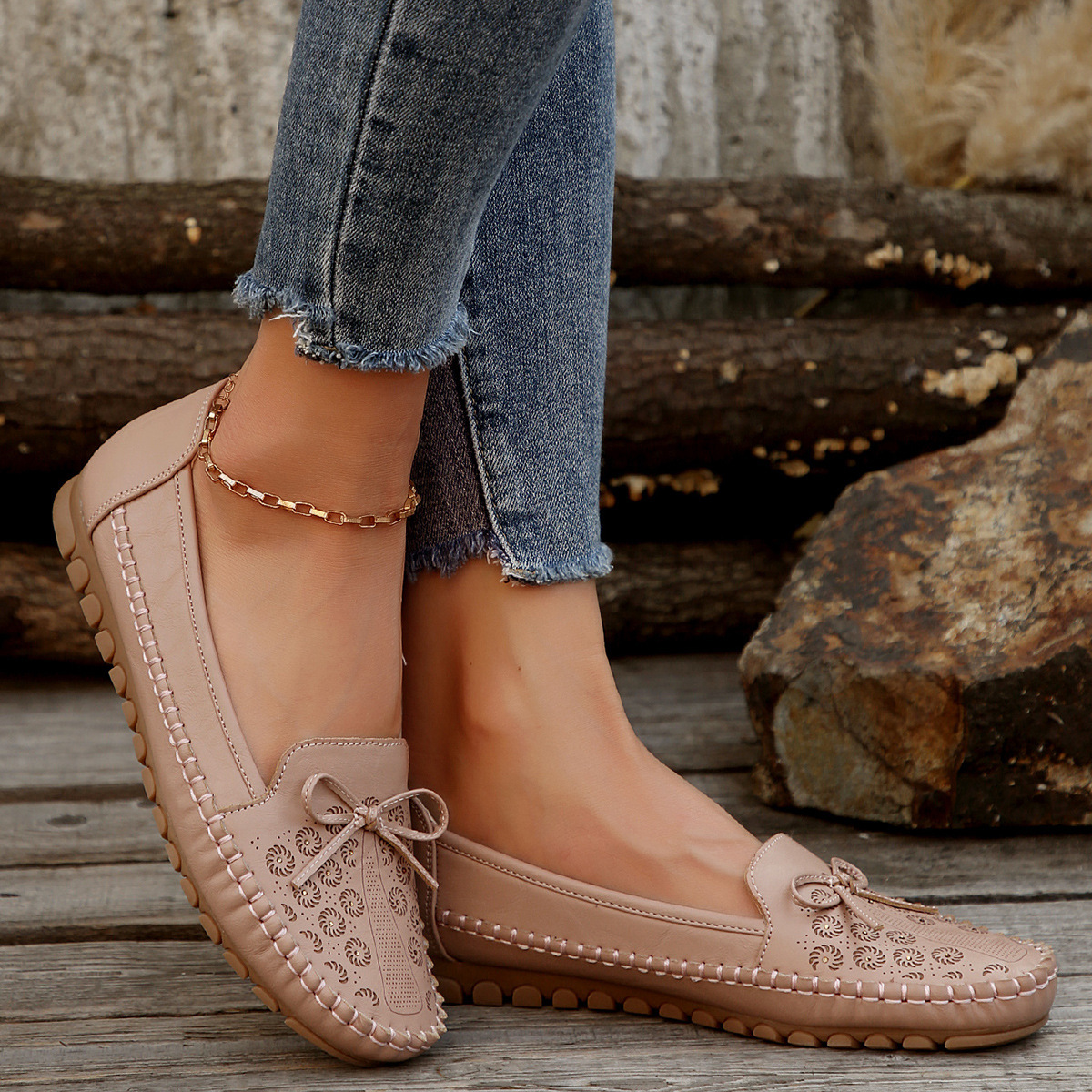 Embroidered Bow-Knot Soft-Soled Slip-On Lightweight Casual Pumps