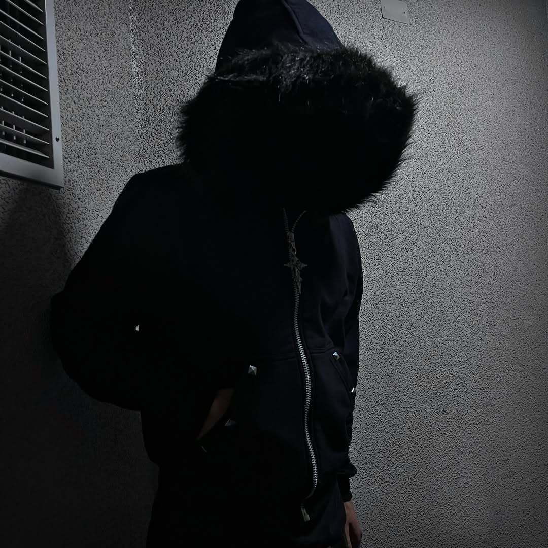 Fur-Hood Zip Up Hoodie detail