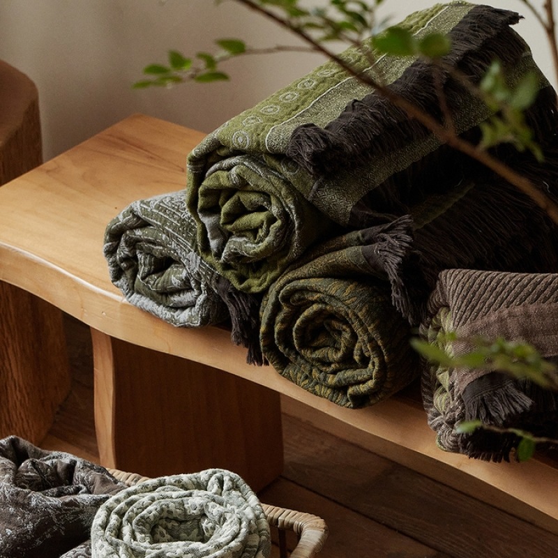 This Retro-style All-cotton Jacquard Blanket