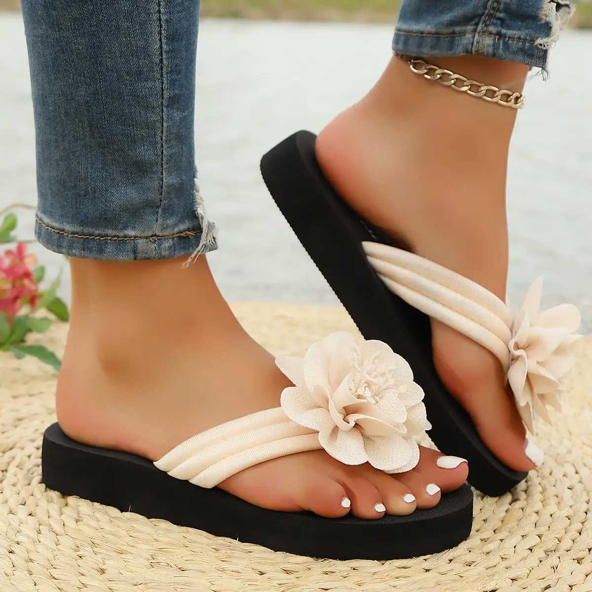 Flower Flip-flops Casual And Lightweight Beach Shoes