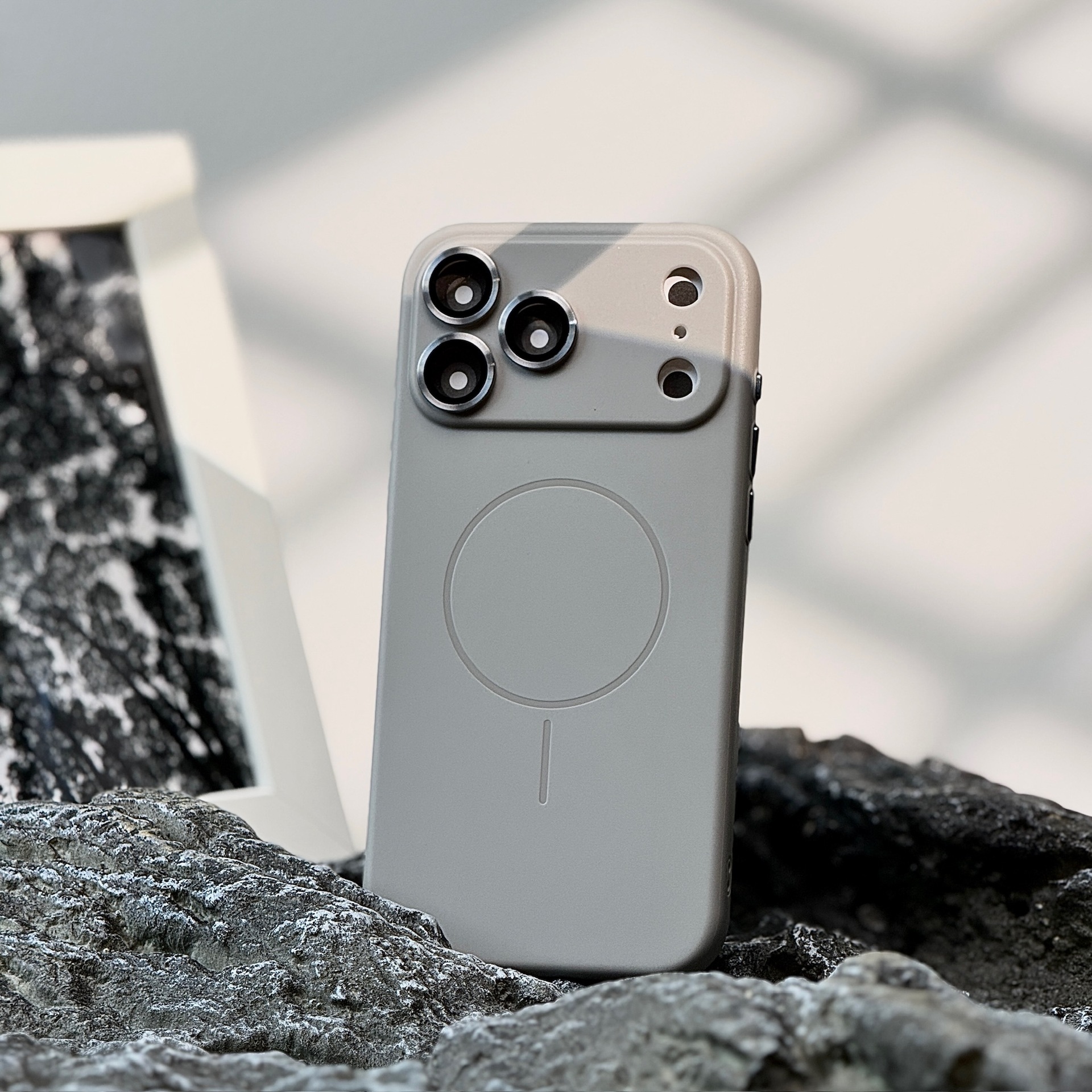 Frosted Skin Feeling Magnetic Suction Phone Case Lens Protector All-inclusive Drop-resistant - Image 3