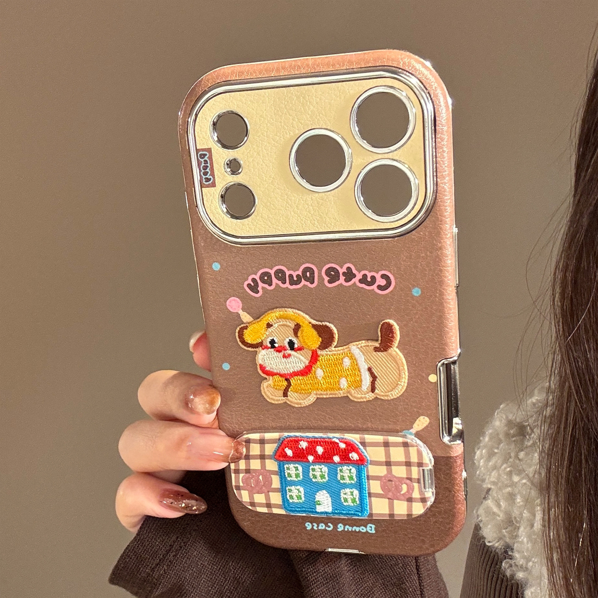 Embroidered Cat And Puppy Phone Case In Colorful Leather With A Mirror Finish