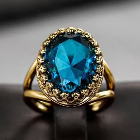 Oval Cutout Lace Court-Style Ring