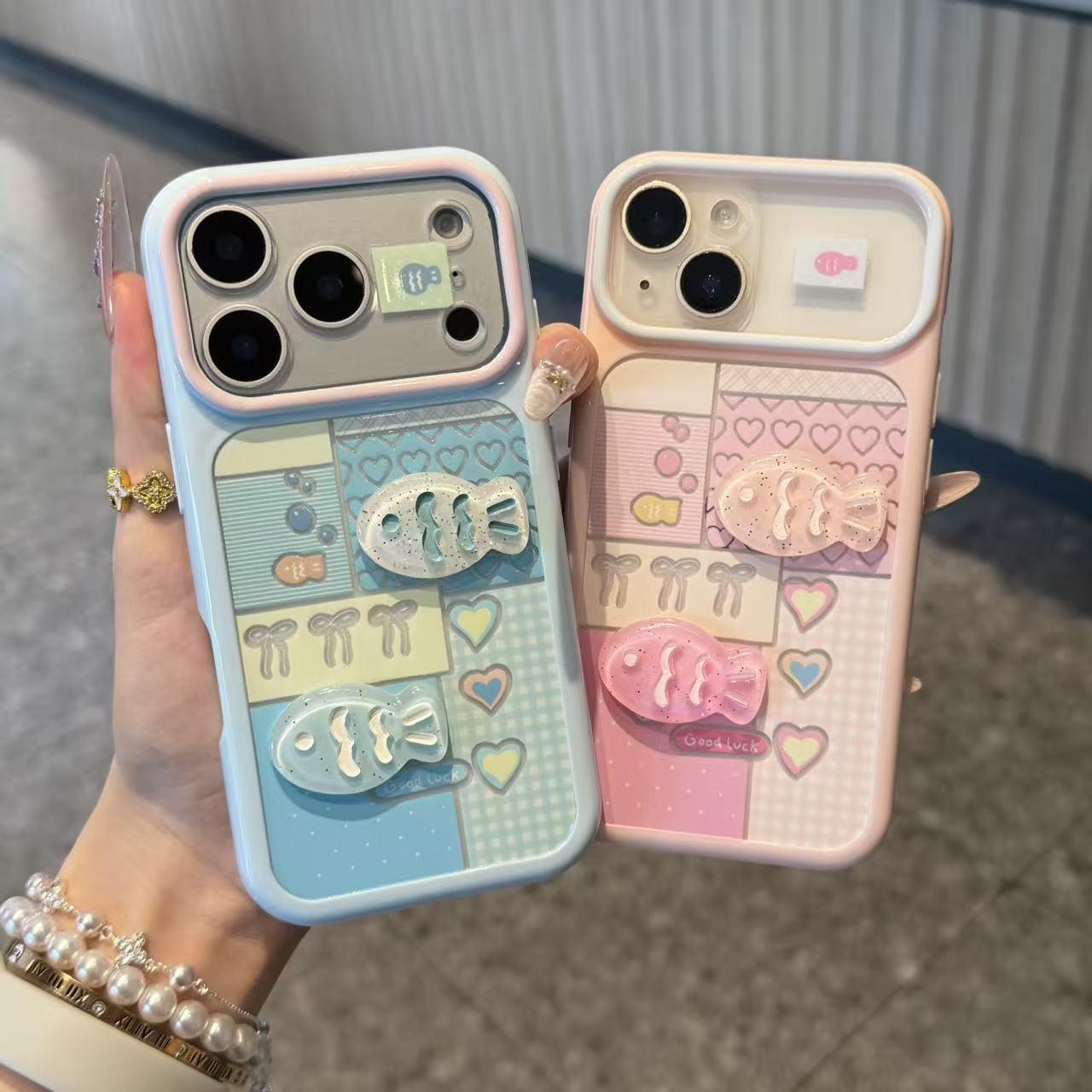 Color-block Plaid Heart And 3D Fish Phone Case