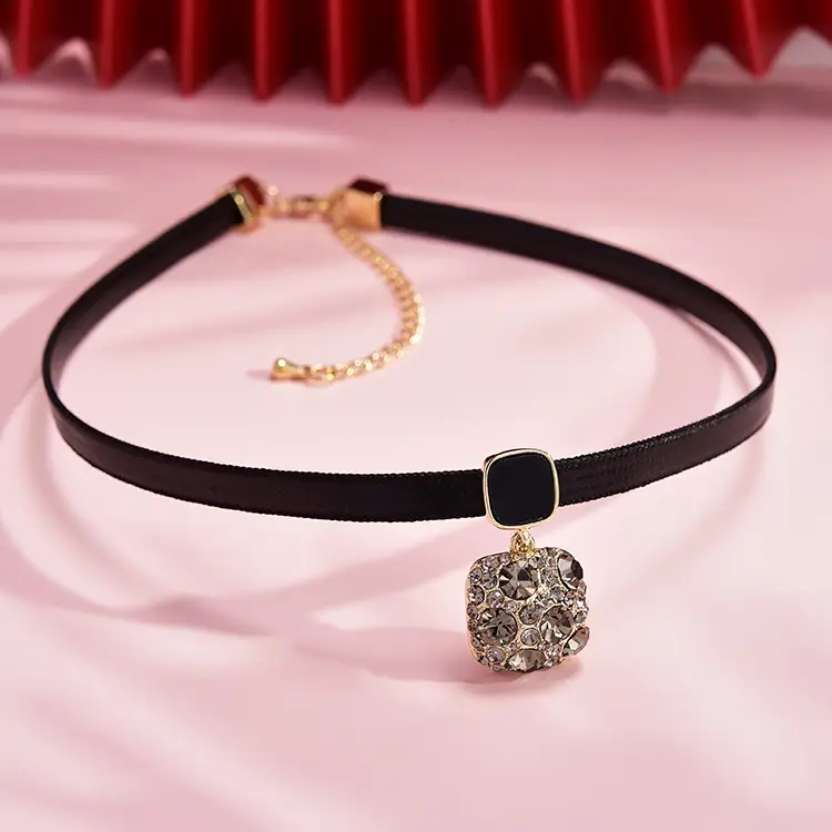 Alloy Black & Rhimestone Square Short Necklace