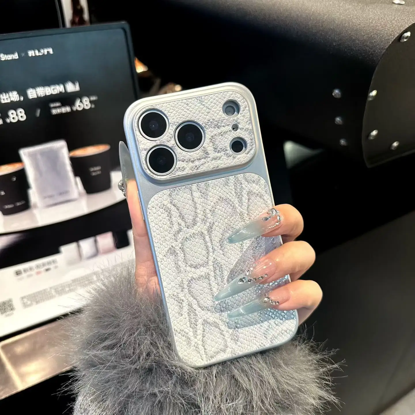 Premium Large Window Snake Pattern Phone Case