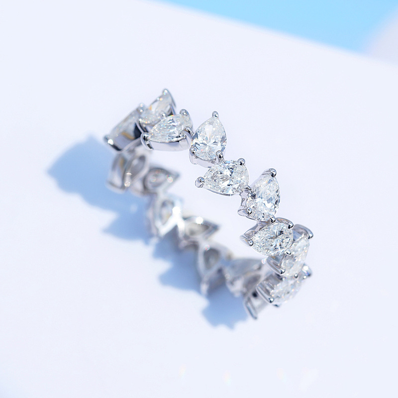 18K Platinum Single Row Water Drop Pear-shaped Simulated Zircon Ring