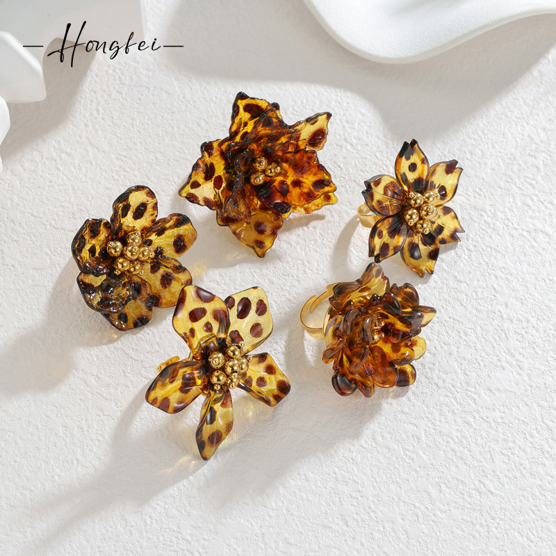 Colorfast Luxurious Flower-Design Open-End Ring