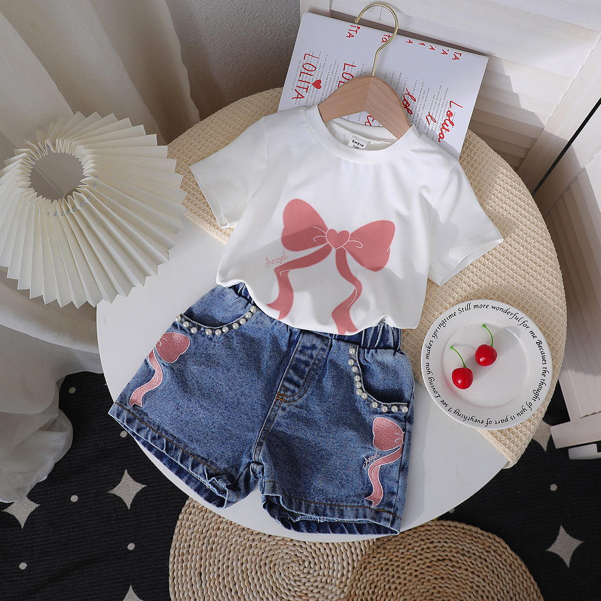 Girls Round-neck Printed Top And Denim Jeans Set product image