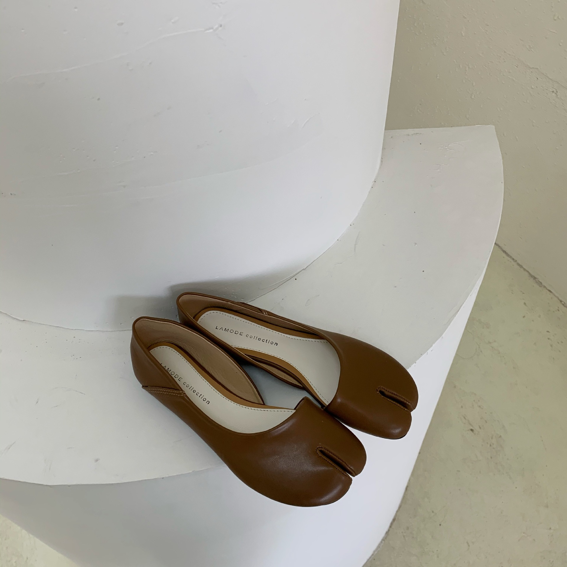 Split toe Shoes Women's Horseshoe Flat Low cut Ballet Shoes Brown - Shop at LoveMi