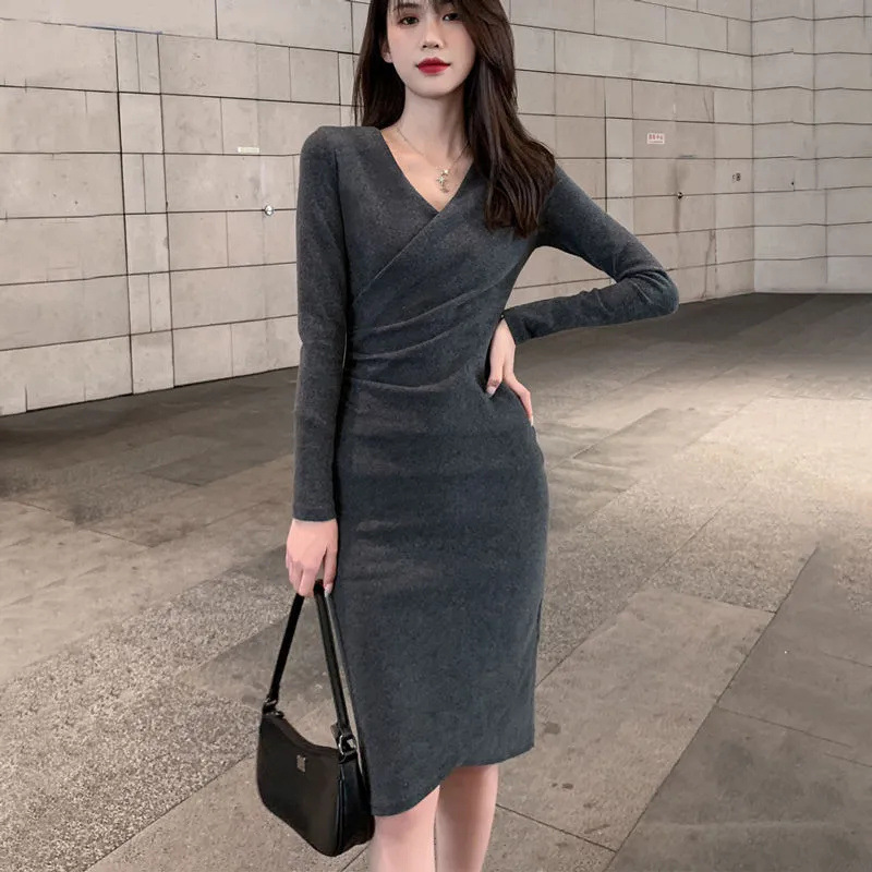 Fashionable Slim-fit Long-sleeve V-neck Pleated Dress
