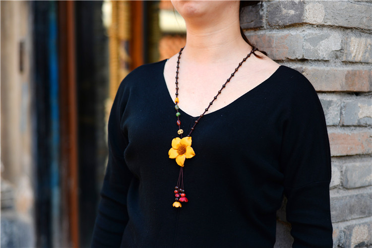 Title 1, Long sweater chain cowhide flower pendant