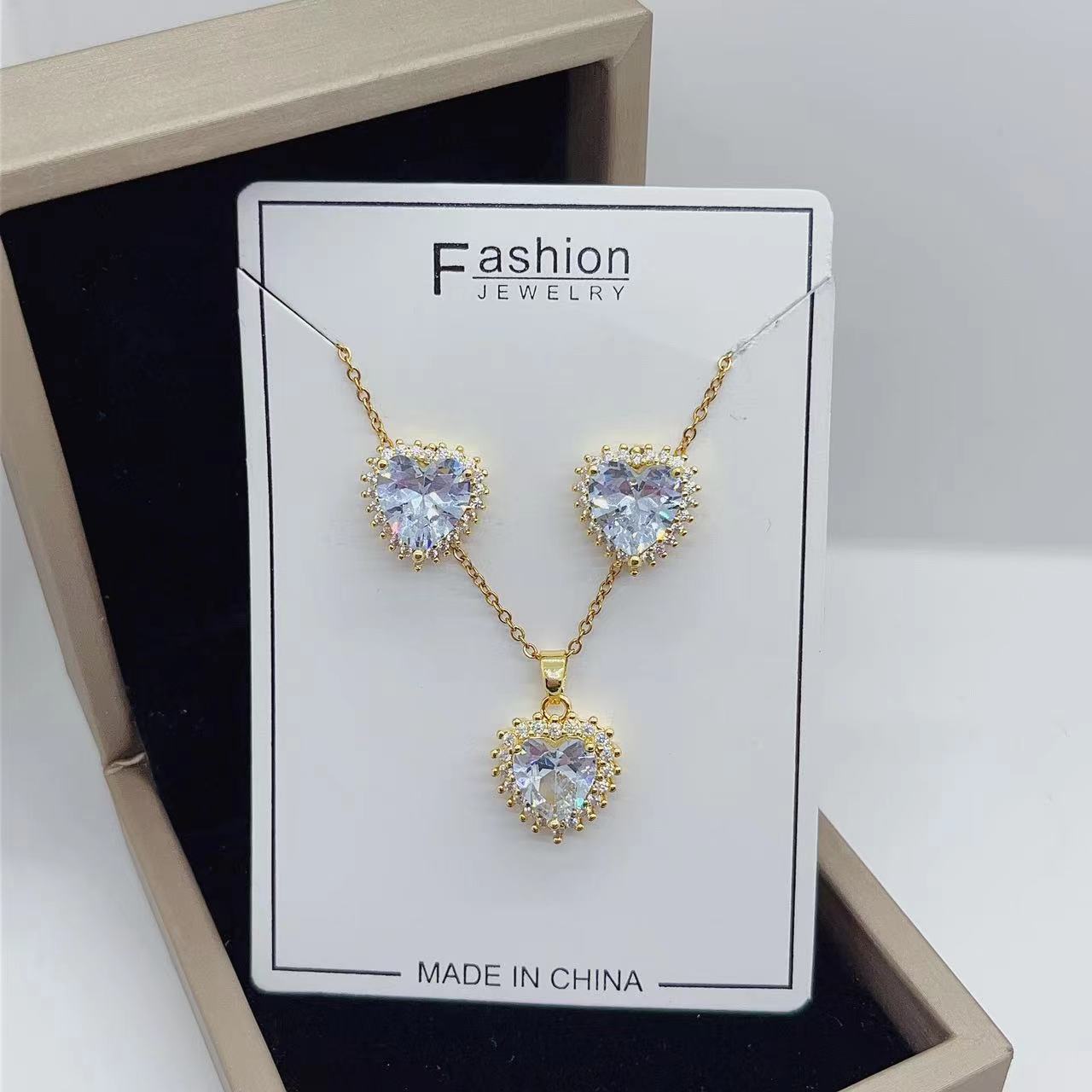 Copper Micro Inlaid Zircon Peach Heart Fashion Simple Necklace