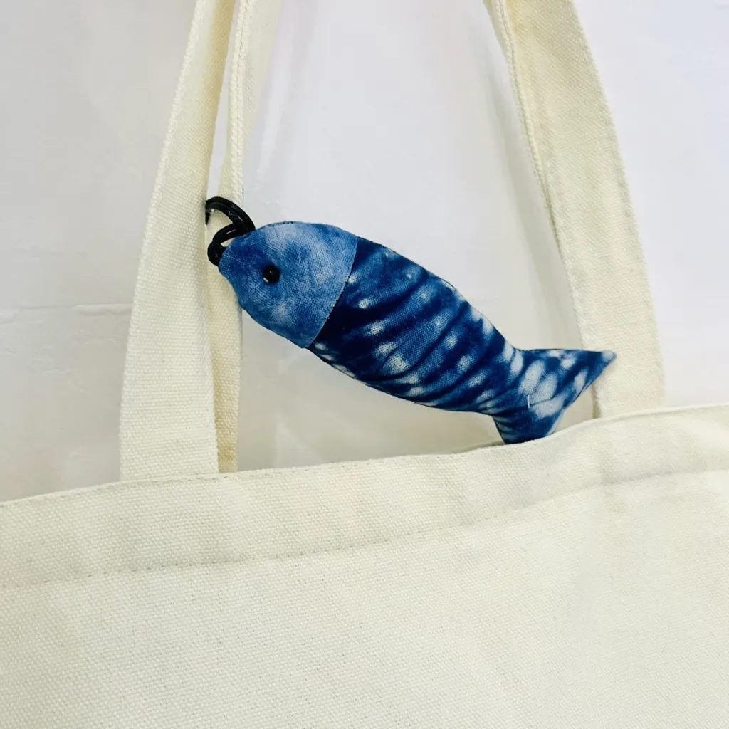 Children's Handmade Tie-dye Year-on-year Fish Pendant - Fine Lines