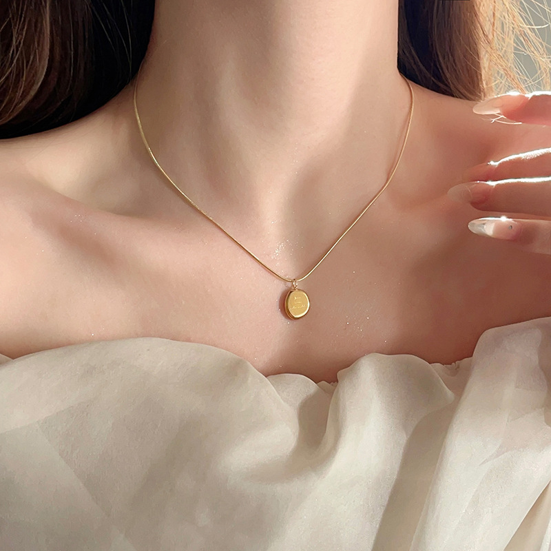 High-end Gold Pendant Titanium Steel Necklace Accessory