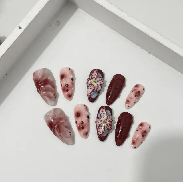 Blooming Hand painted Three dimensional Carved White High grade Mid length Manicure Almond - Shop at LoveMi
