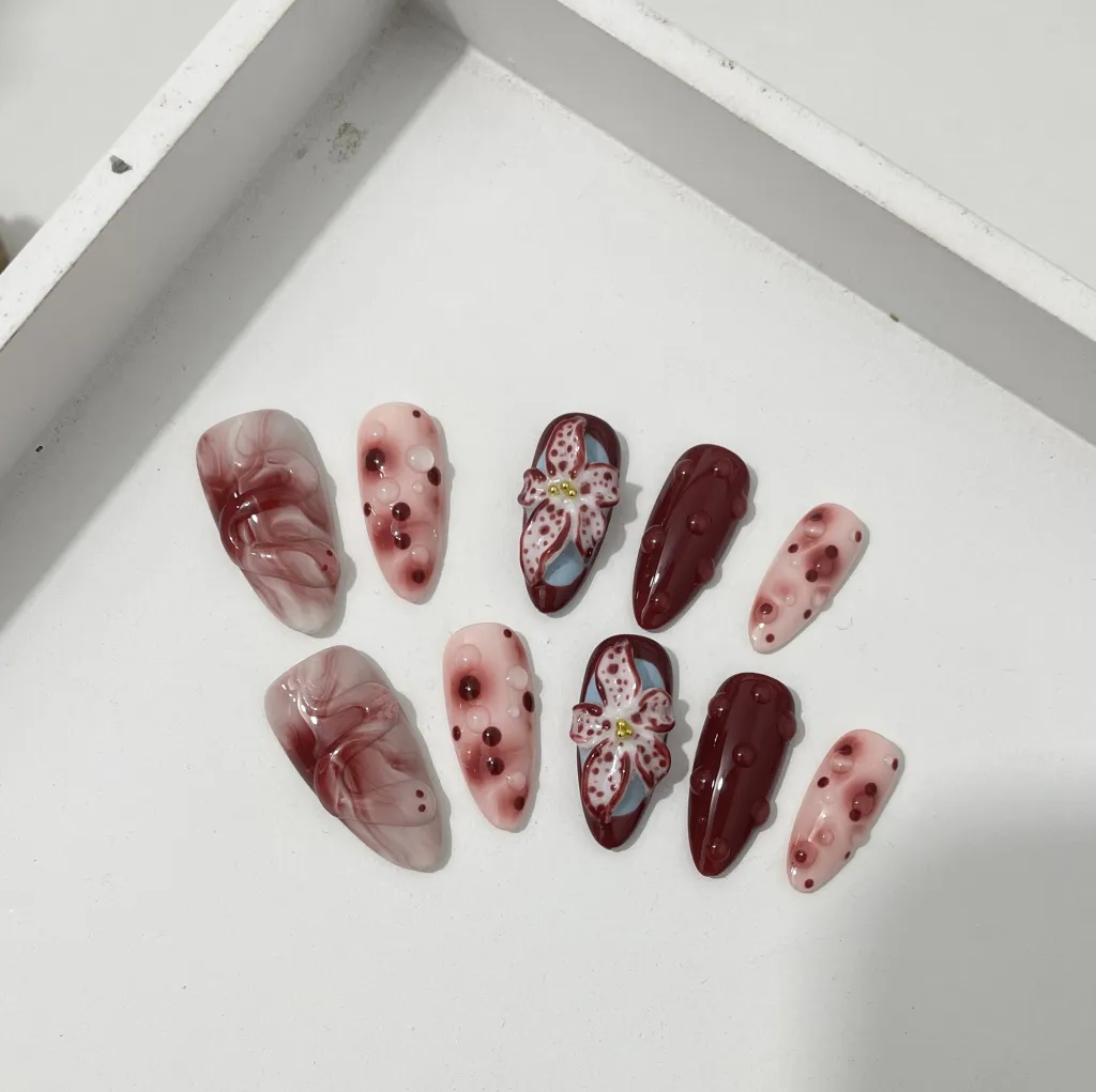 Blooming Hand-painted Three-dimensional Carved White High-grade Mid-length Manicure - Almond