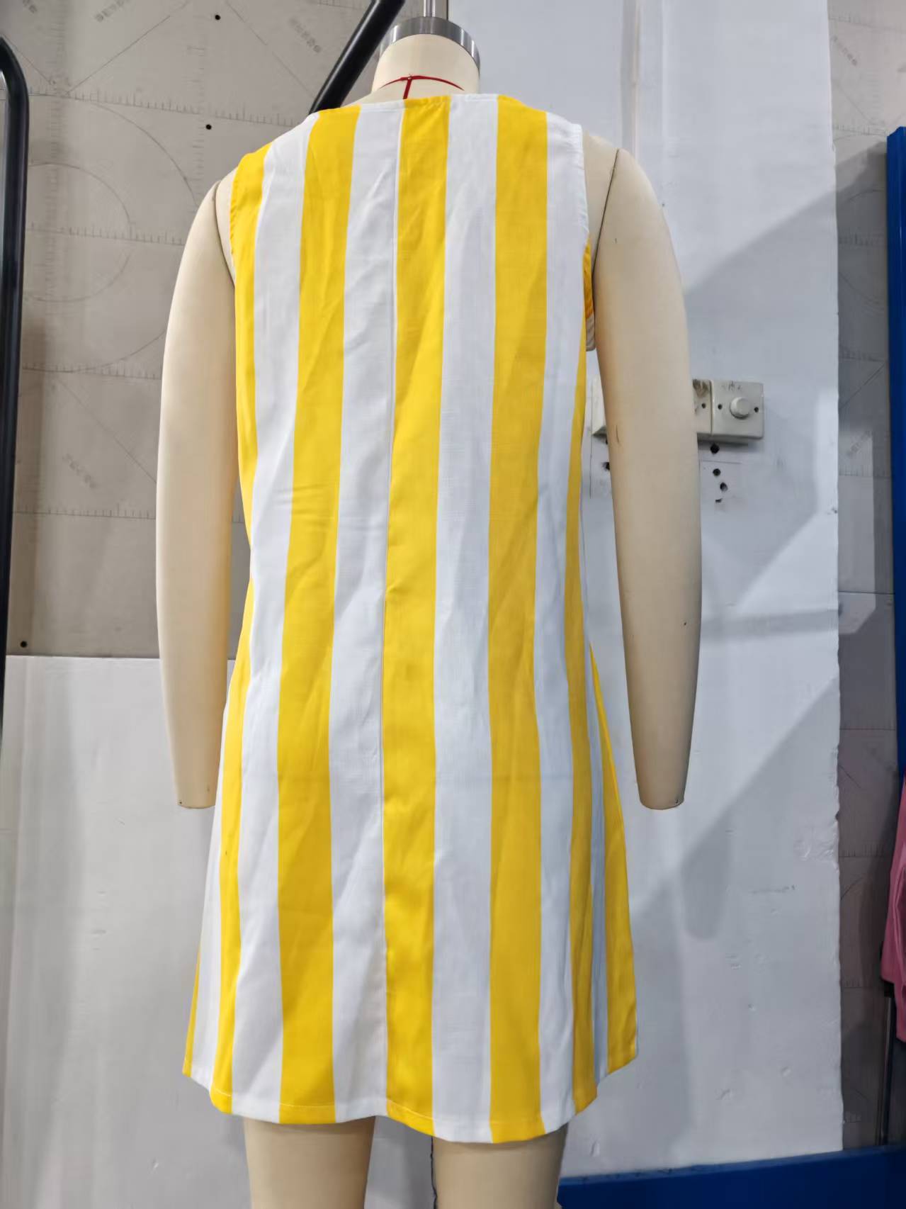 Women's color-block striped mini dress in red – sleeveless loose fit vintage casual